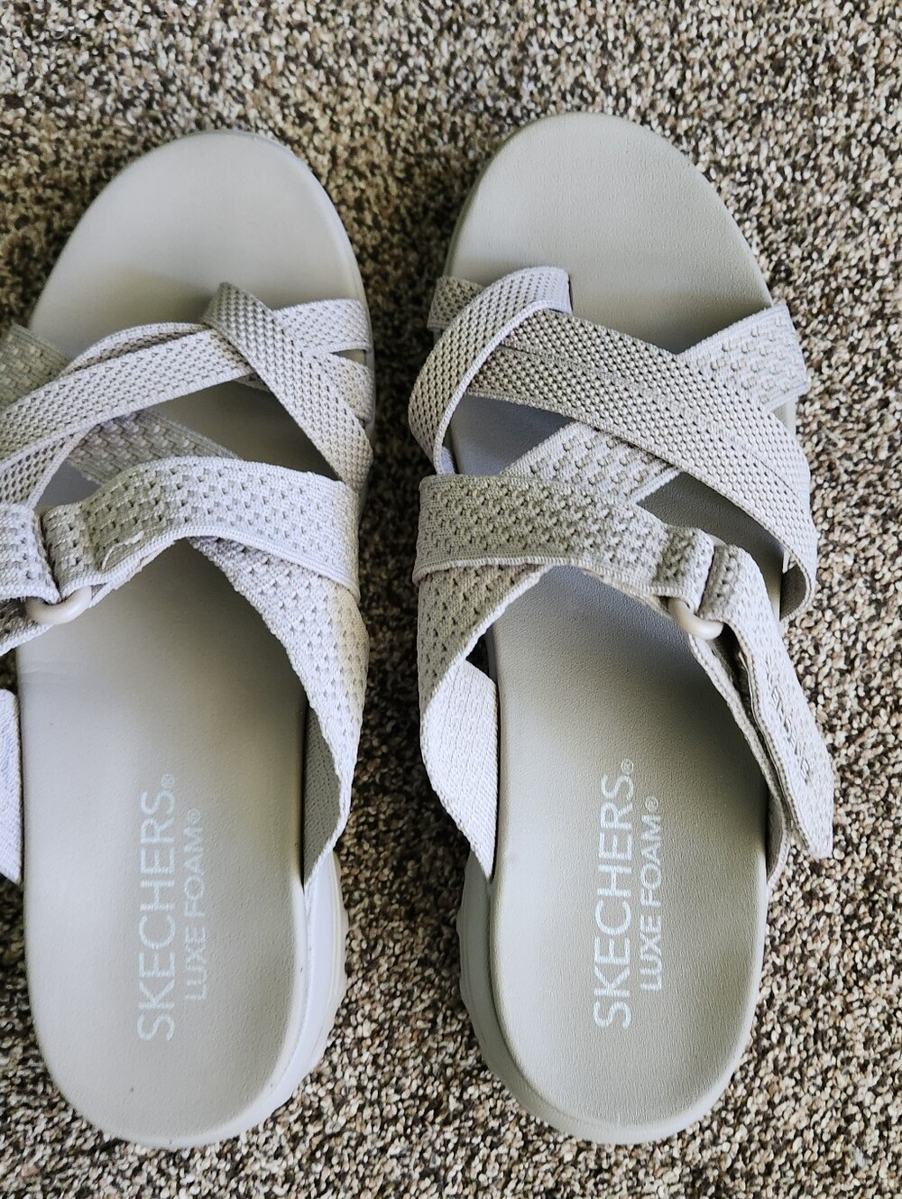 Skechers Women's Lux Foam Sandal Taupe Sz 10 Lightweight Flexible Strappy Gorp